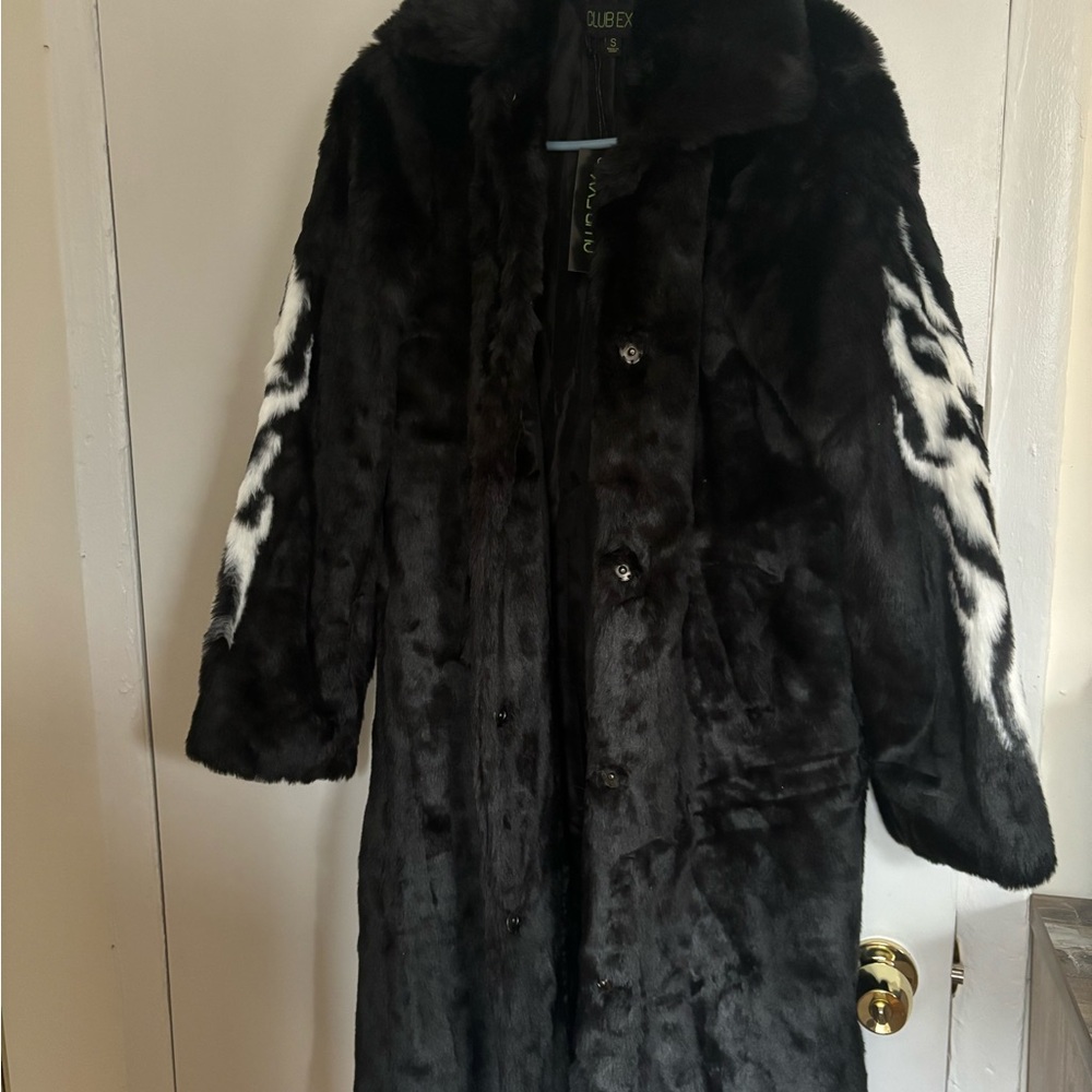 Dollskill - Luxurious Black Faux Fur Coat